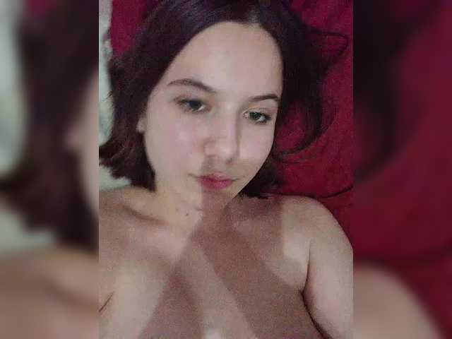 Welcome to my chat room! Feel free to say hi 😊