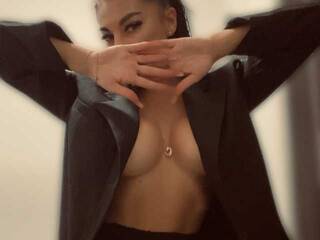 Erotic video chat JulieWerb