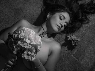 Erotic video chat JuliRobert