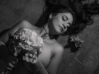 Erotic video chat JuliRobert