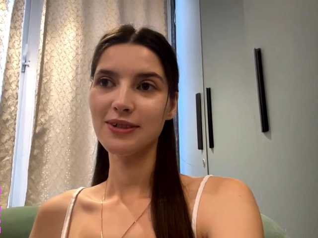 Welcome to my chat room! Feel free to say hi 😊