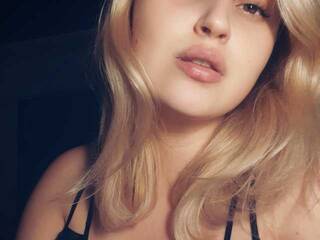 Erotic video chat KarinaOh