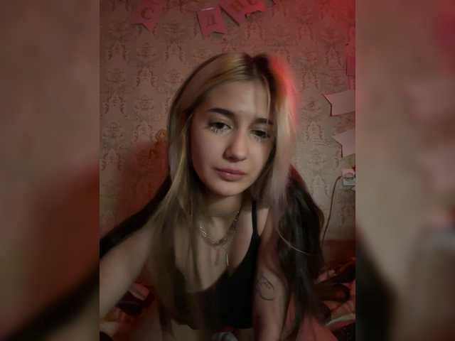 Welcome to my chat room! Feel free to say hi 😊