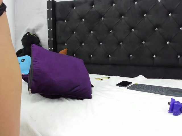 Broadcast screenshots KarolineWayne