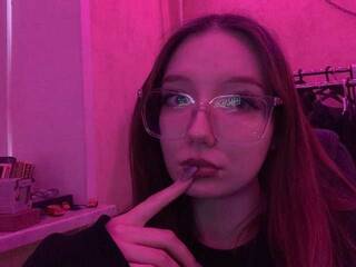 Erotic video chat KarolineZarro