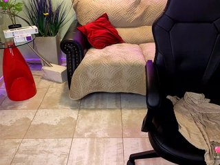 Erotic video chat Karolinee