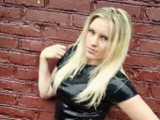 Erotic video chat karollinaa