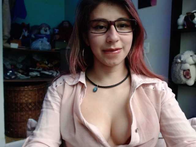 Photos kateen18 Hi guys, I'm the new girl here, I'm a little shy, can you help me warm up? my lovense is on I would like to squirt here #squirt #lovense #sexy #young #teen #glasses #bigass #wet #sowet #sweet
