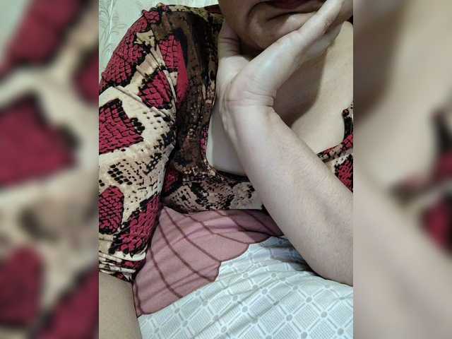 Welcome to my chat room! Feel free to say hi 😊