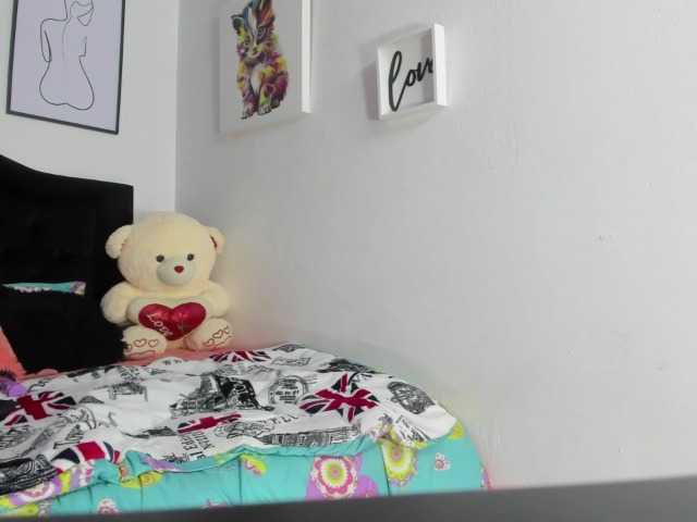 Broadcast screenshots Kendall-sexy