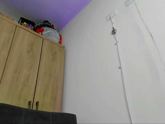 Broadcast screenshots Kendall-sexy