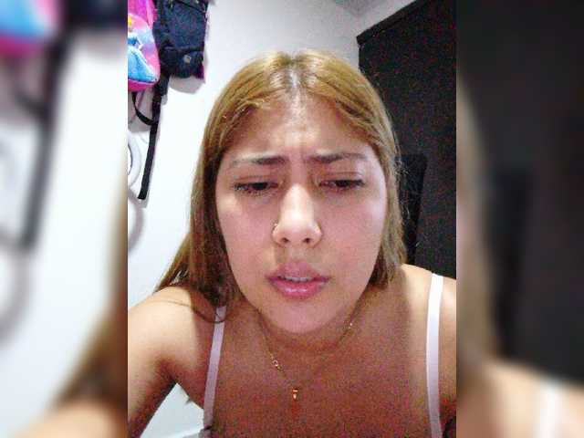 Broadcast screenshots Kendall-sexy