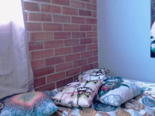 Broadcast screenshots kendrasunder