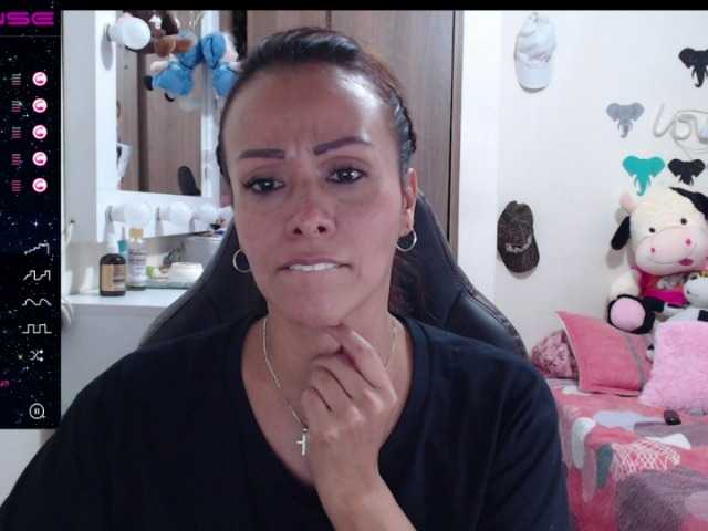 Broadcast screenshots emmily_castro