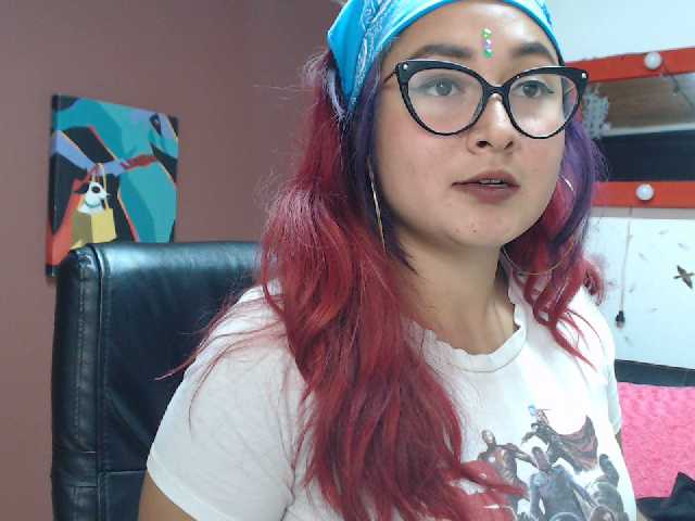 Broadcast screenshots KhloePinkd