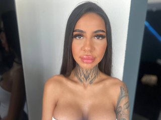 Erotic video chat KiaraMoreno