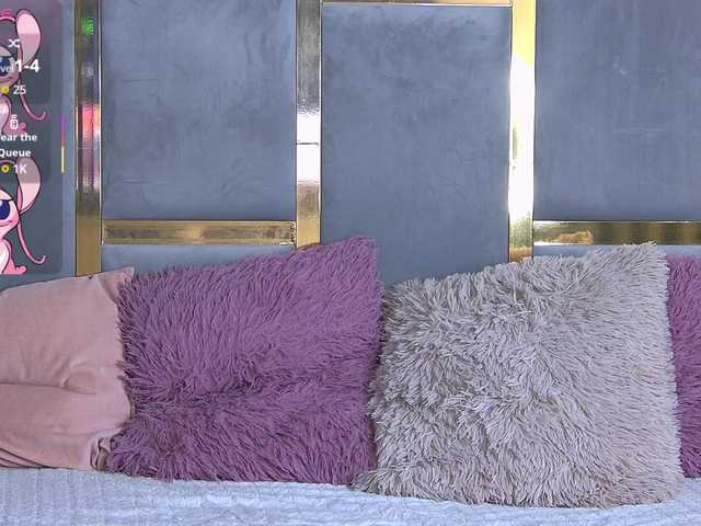 Welcome to my chat room! Feel free to say hi 😊