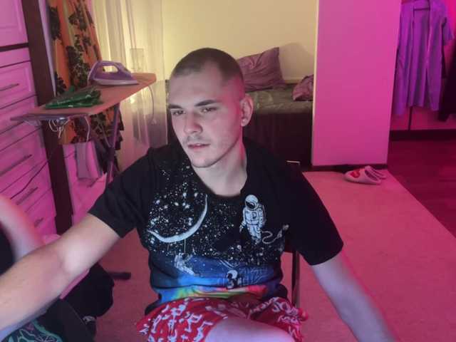 Saving up for new glasses ^^
Today,boy's ass is ready for you! I'll do a fisting for 5000, Left 3334