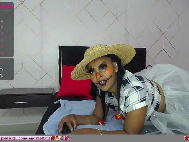 Photos KiraMonroe Trick or treat should I say blowjob and trick? come into my living room for a very special Halloween! The candy will surprise you. #Ebony #sex # horny #youngirl #sex #wet