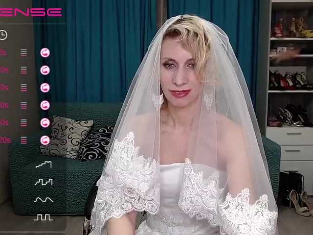 Photos KirstenDesire Hi guys! pussy play in goal 800 countdown 80 collected 720 left until the show starts!