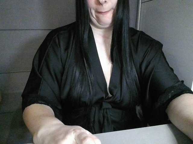 Welcome to my chat room! Feel free to say hi 😊