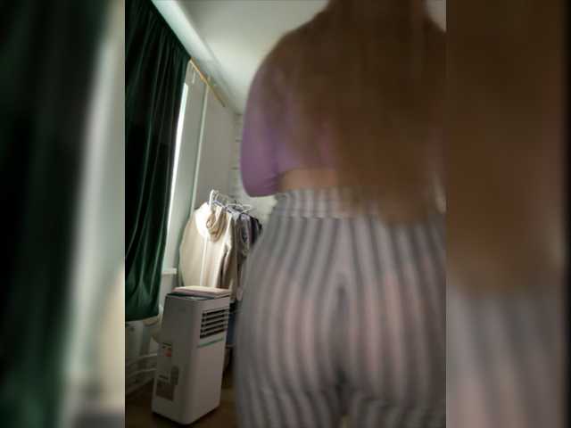Broadcast screenshots LollaDolly
