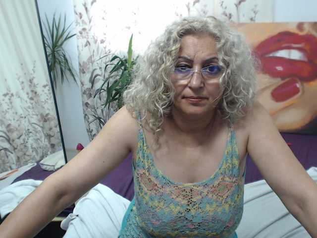 Photos ladydy4u I am waiting for the hard dick to have fun,,,30 tit 50 ass 500 naked 1000 squrt , 80 blow , 40 c2c