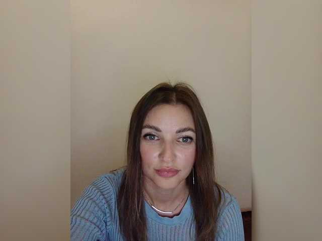 Welcome to my chat room! Feel free to say hi 😊