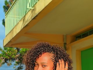 Erotic video chat Larah00