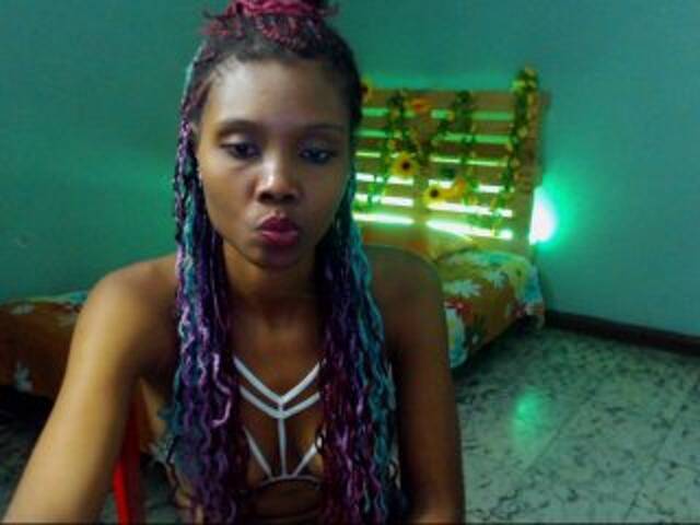 Broadcast screenshots latinachloe