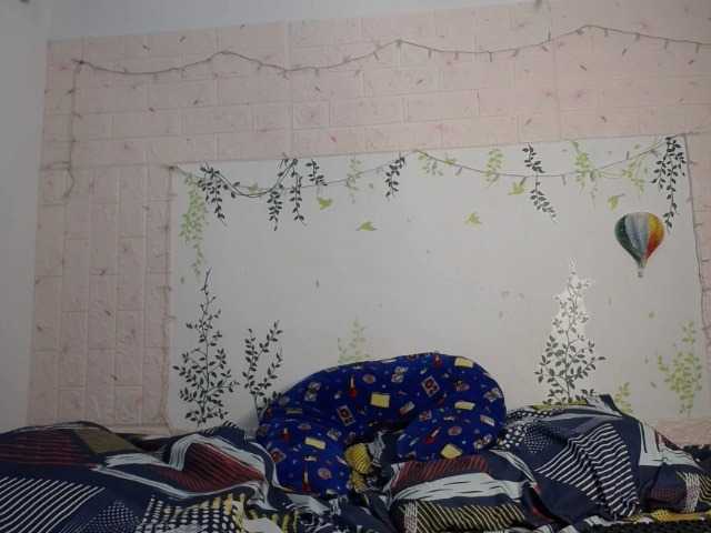 Broadcast screenshots laura-candy1