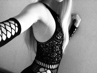 Erotic video chat laura11bone