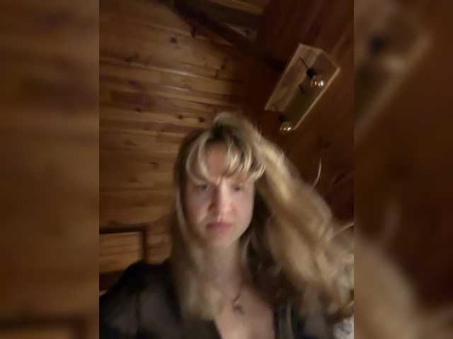 Welcome to my chat room! Feel free to say hi 😊