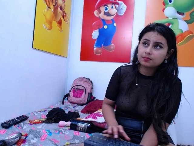 Broadcast screenshots LeilaEvanss