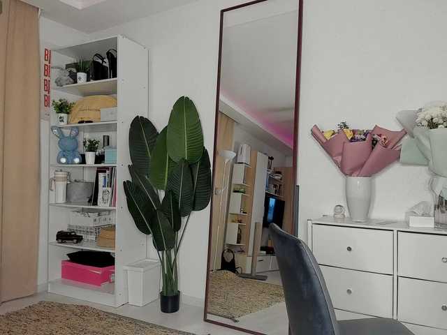 Broadcast screenshots leilasweet