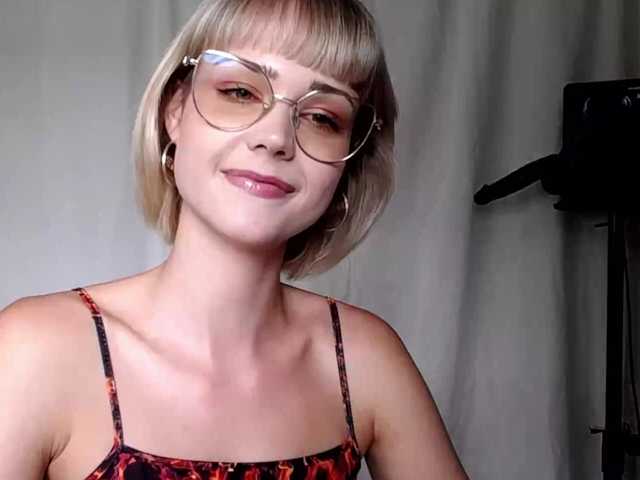 Photos lexieSpicy Sweet and yet dang naughty ;) #innocentface #sweet #petite #glasses #fetish #natural #shorthair #domina #teaser #cfmn #joi #cei #cbt #sph #cucktraining