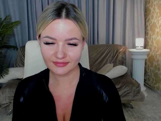 Welcome to my chat room! Feel free to say hi 😊