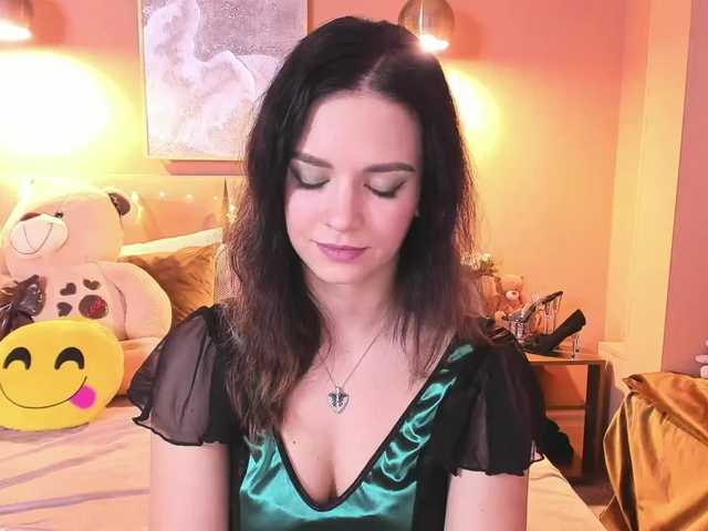 Broadcast screenshots LiaMona