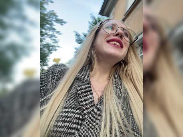 Broadcast screenshots LiiBaby
