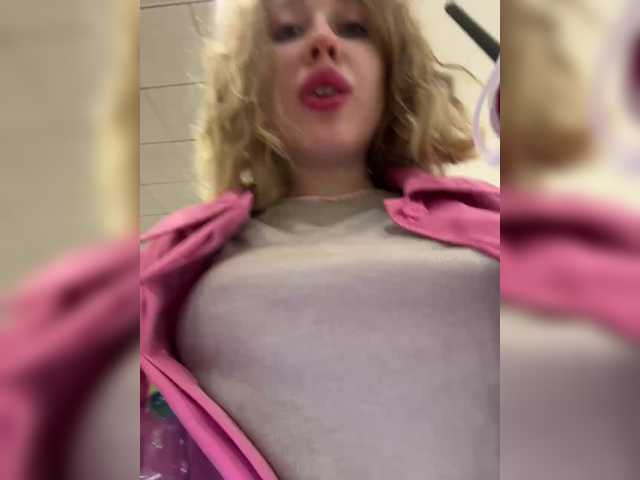 Hi, i'm Lika. lovens works from 3tk, randomly 27tk. Always happy to chat, put love on the show ❤️ 3675