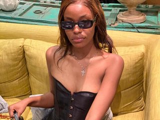 Erotic video chat Lillie-03