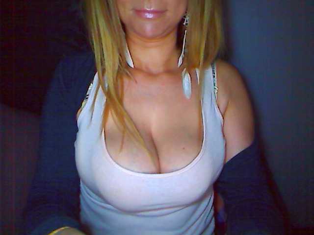 Photos Lilly66 hi boys, if u wish to play with me - i use a lots of apps and like to be in touch with my customers, to view u is 20 to see my body 30 :)