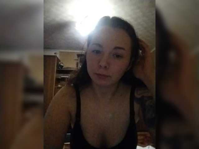 Welcome to my chat room! Feel free to say hi 😊