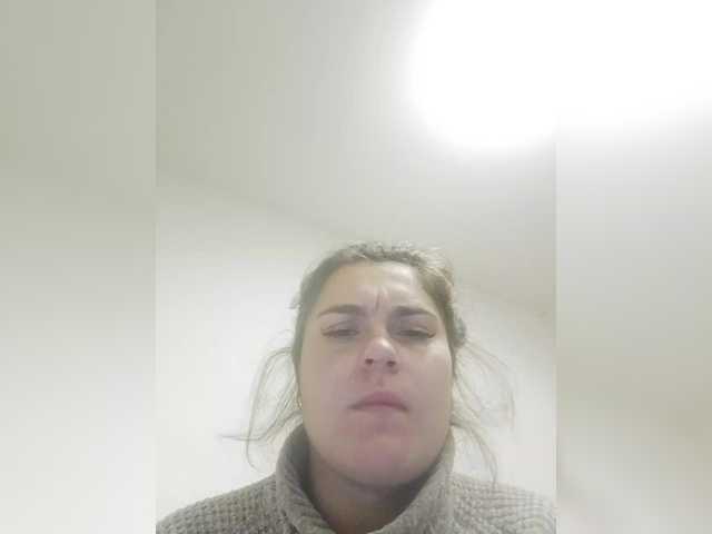 Welcome to my chat room! Feel free to say hi 😊