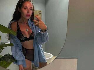 Erotic video chat LisaAlbarn