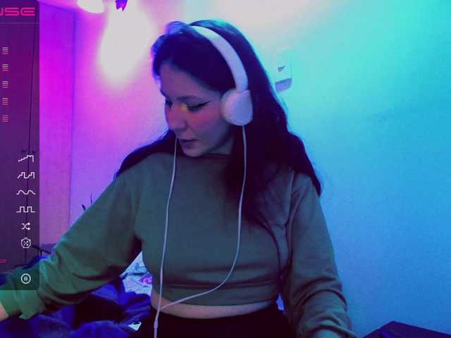 Broadcast screenshots LissaThompsom