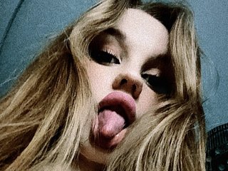 Erotic video chat littleprincess