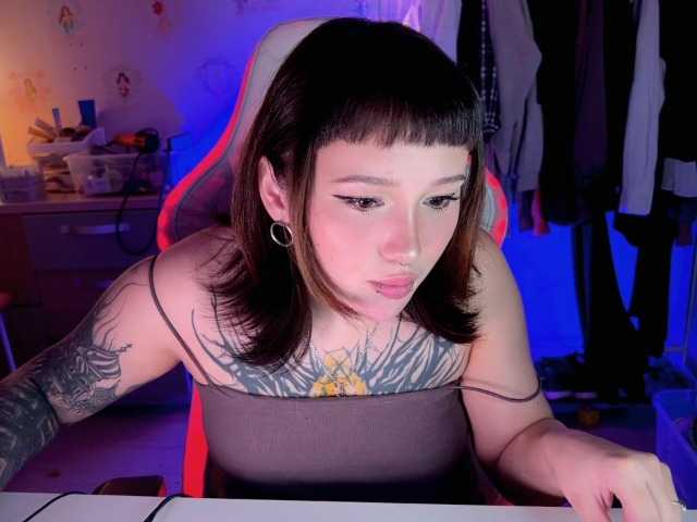 Broadcast screenshots littlewetgirl