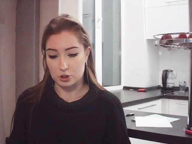 Welcome to my chat room! Feel free to say hi 😊