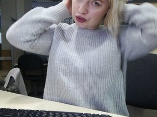 Photos Lola-Hola I am in office, working as a secretary! The director is nearby! Ass in jeans 10, bra 40, nipples 80, boobs 100, bra off 120300 токенов что-бы показать шоу, 300 токенов уже собрано, осталось 0 токенов